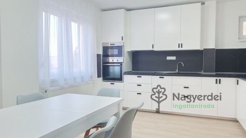 Debrecen, Sestakert, Lakás, tégla lakás  