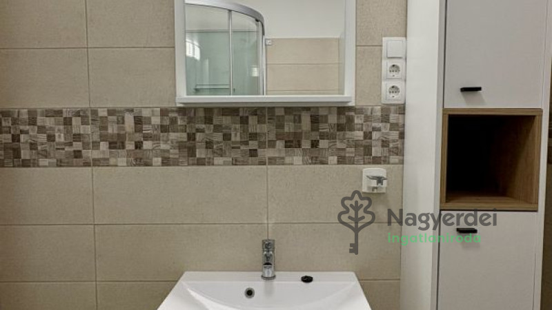 Debrecen, Sestakert, Lakás, tégla lakás  