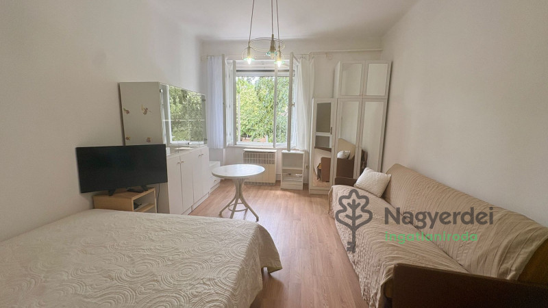 Debrecen, Nagyerdő, Lakás, tégla lakás  