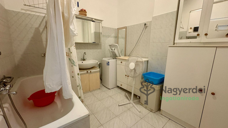 Debrecen, Nagyerdő, Lakás, tégla lakás  