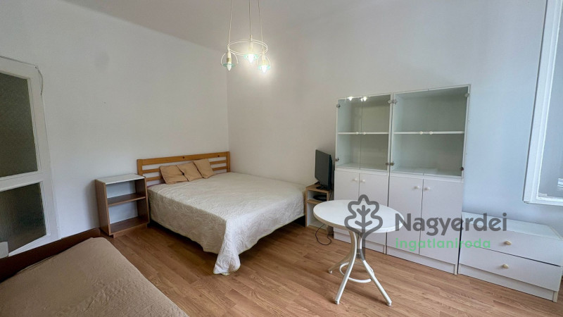 Debrecen, Nagyerdő, Lakás, tégla lakás  
