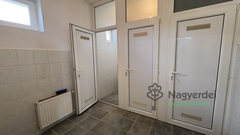 Debrecen, Józsa(Alsó), Üzlethelyiség, nem üzletközpontban  