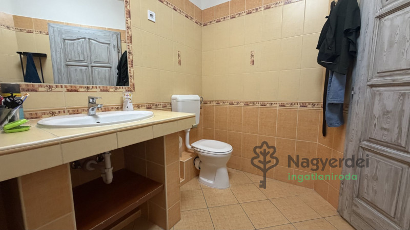 Debrecen, Széchenyikert, Lakás, tégla lakás  