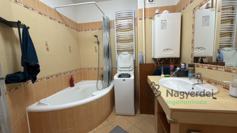 Debrecen, Széchenyikert, Lakás, tégla lakás  
