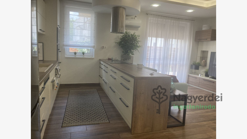 Debrecen, Csigekert, Lakás, tégla lakás  