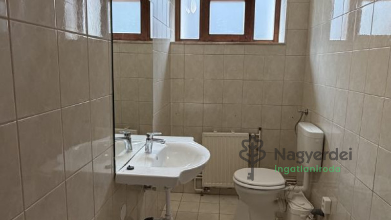 Debrecen, Újkert, Iroda, nem irodaházban  