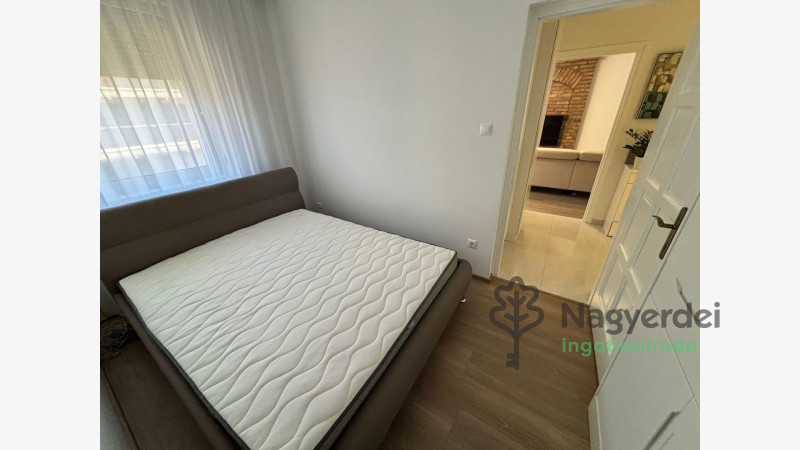 Debrecen, Sestakert, Lakás, tégla lakás  