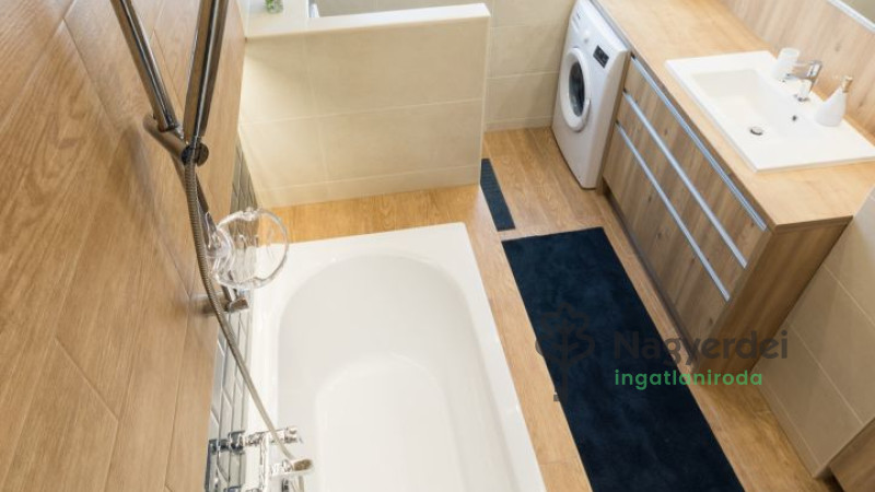 Debrecen, Nagyerdő, Lakás, tégla lakás  