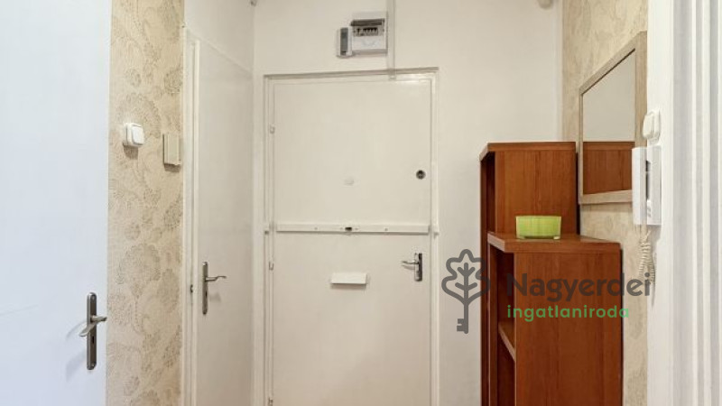 Debrecen, Sestakert, Lakás, csúsztatott zsalus  