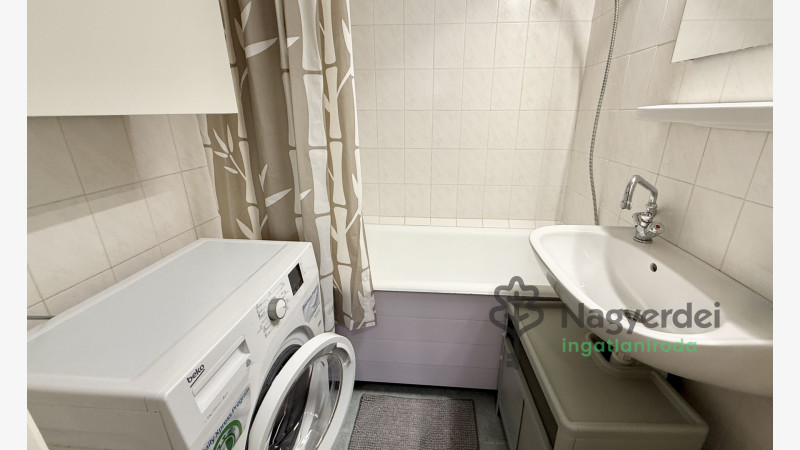 Debrecen, Sestakert, Lakás, csúsztatott zsalus  