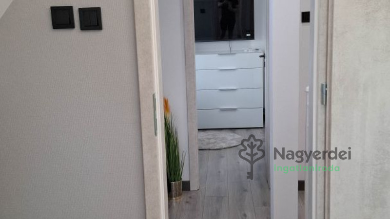 Debrecen, Urrétje, Lakás, tégla lakás  