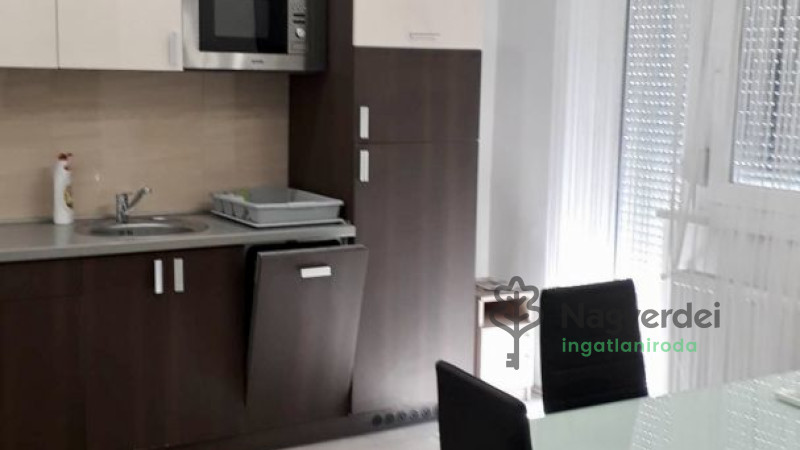 Debrecen, Sestakert, Lakás, tégla lakás  