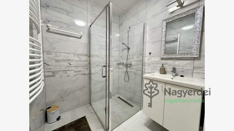 Debrecen, Belváros, Lakás, tégla lakás  