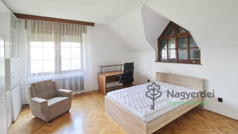 Debrecen, Nagyerdő, Ház, családi ház  