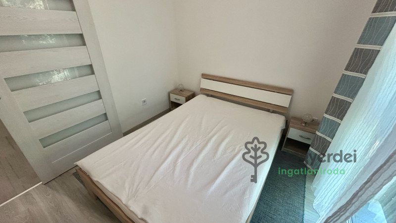 Debrecen, Akadémia kert, Lakás, tégla lakás  