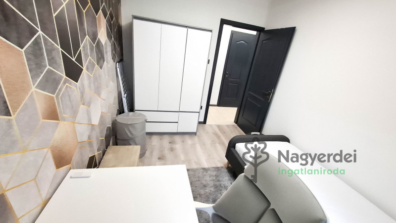 Debrecen, Nagyerdőalja, Lakás, tégla lakás  