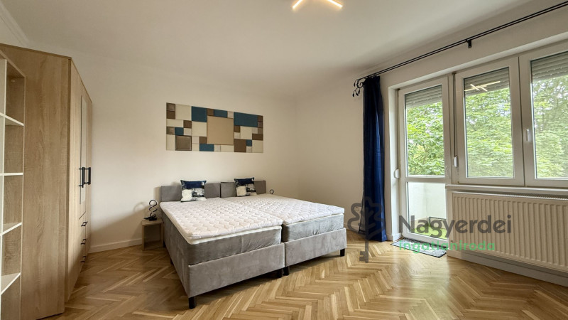Debrecen, Nagyerdő, Lakás, tégla lakás  