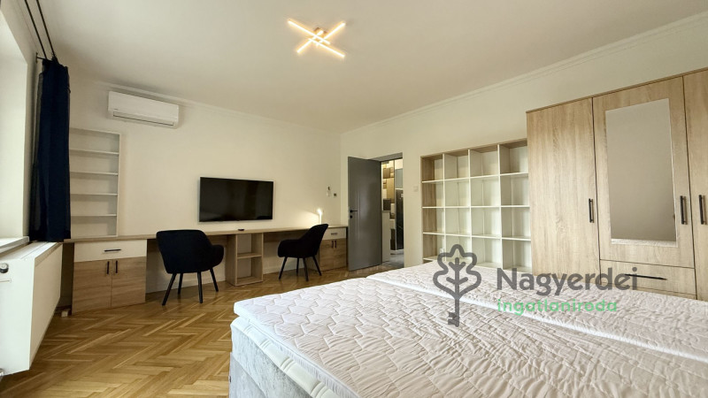 Debrecen, Nagyerdő, Lakás, tégla lakás  