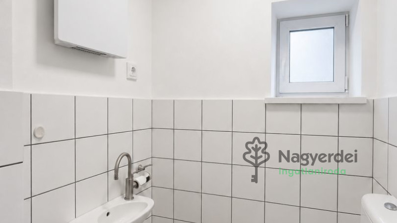 Debrecen, Vargakert, Iroda, nem irodaházban  
