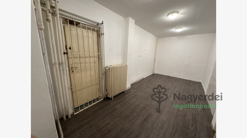 Debrecen, Belváros, Üzlethelyiség, nem üzletközpontban  