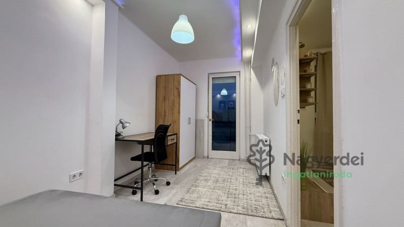 Debrecen, Nagyerdő, Lakás, csúsztatott zsalus  