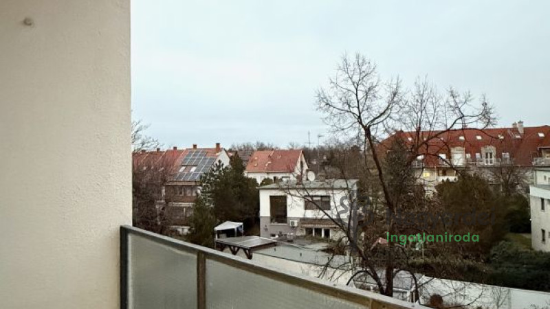 Debrecen, Nagyerdő, Lakás, csúsztatott zsalus  