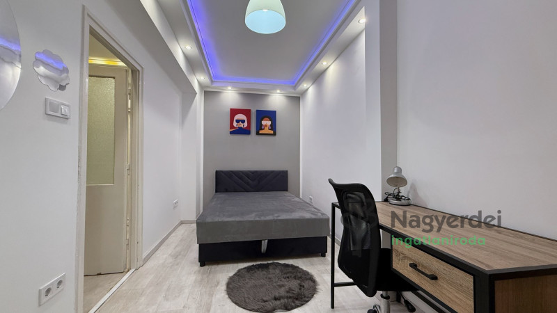 Debrecen, Nagyerdő, Lakás, csúsztatott zsalus  