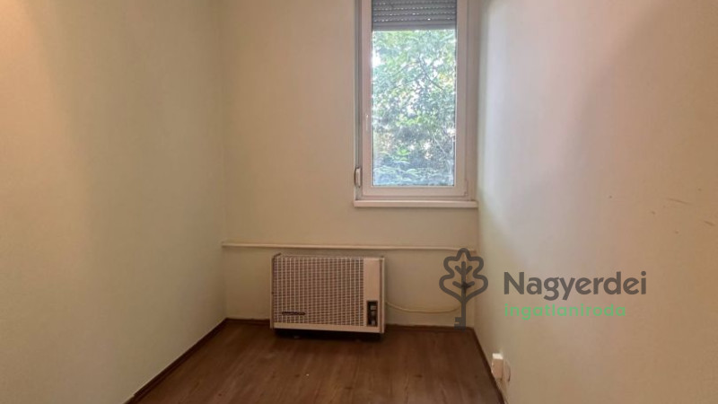 Debrecen, Nagyerdő, Lakás, tégla lakás  