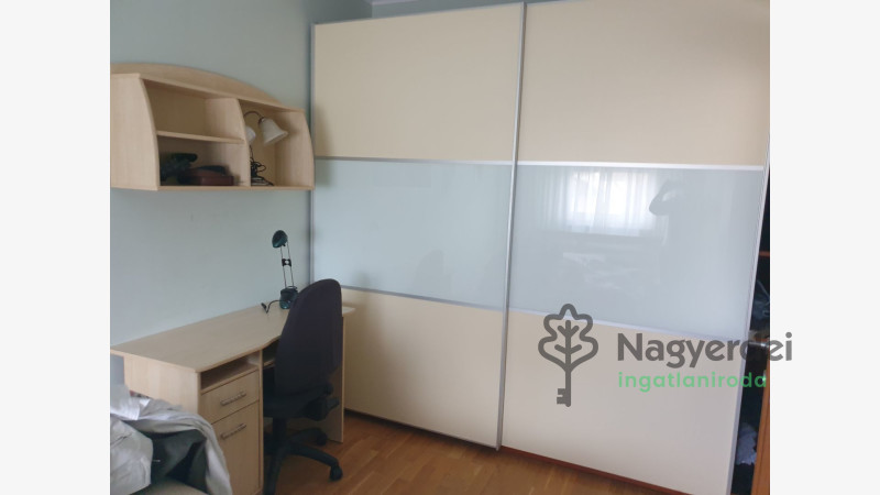 Debrecen, Nagyerdő, Lakás, tégla lakás  