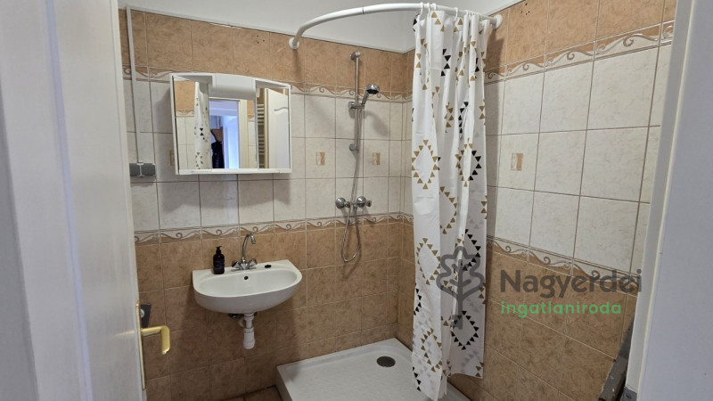 -, Nagyerdő, Lakás, tégla lakás  