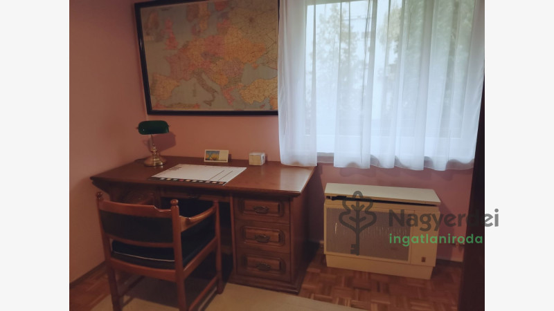 Debrecen, Nagyerdő, Lakás, tégla lakás  