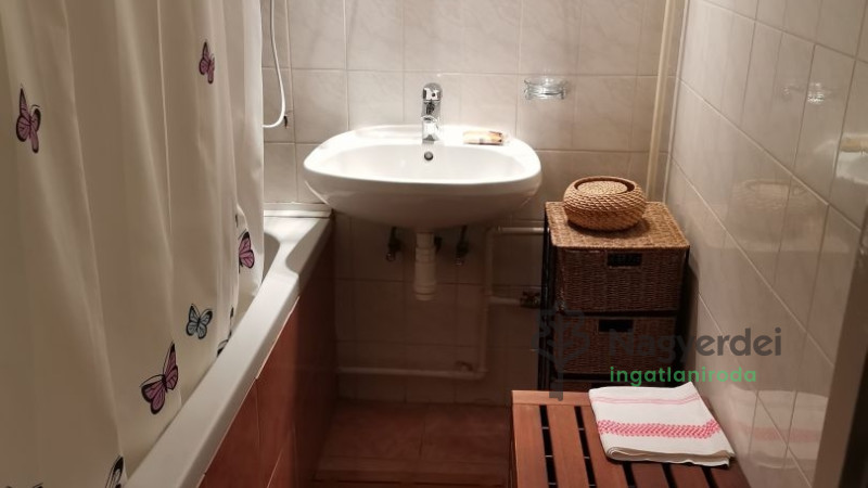Debrecen, Nagyerdő, Lakás, tégla lakás  