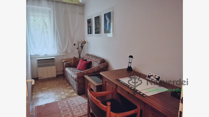 Debrecen, Nagyerdő, Lakás, tégla lakás  