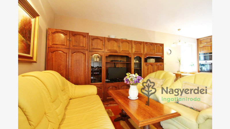 Debrecen, Nagyerdő, Lakás, tégla lakás  
