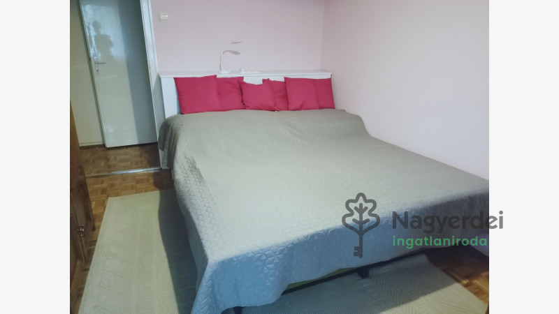 Debrecen, Nagyerdő, Lakás, tégla lakás  