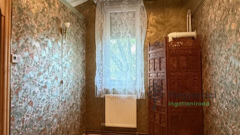 Debrecen, Sestakert, Üzlethelyiség, nem üzletközpontban  