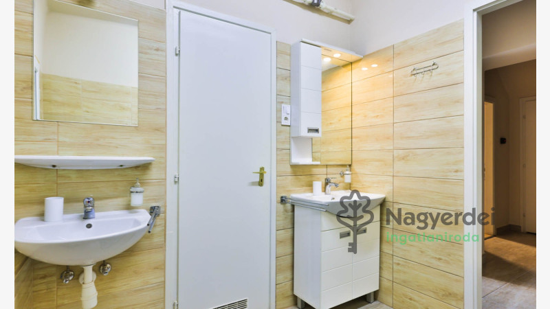 Debrecen, Nagyerdőalja, Ház, családi ház  