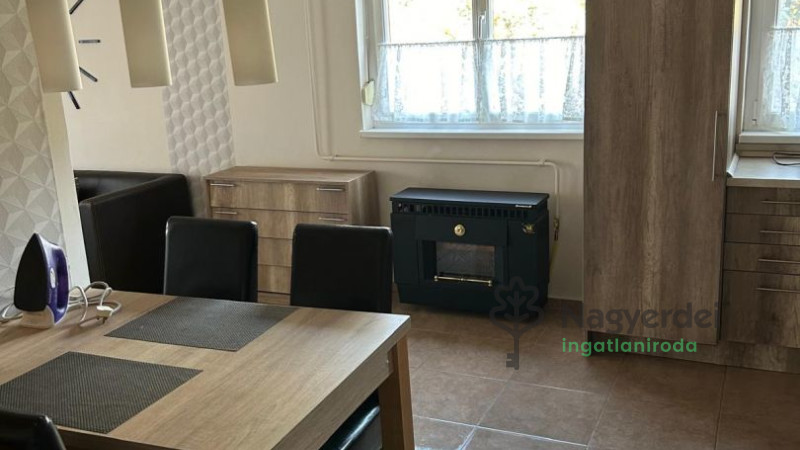 Debrecen, Nagyerdő, Lakás, tégla lakás  