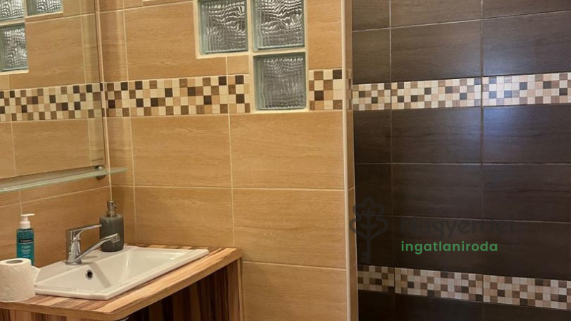 Debrecen, Nagyerdő, Lakás, tégla lakás  