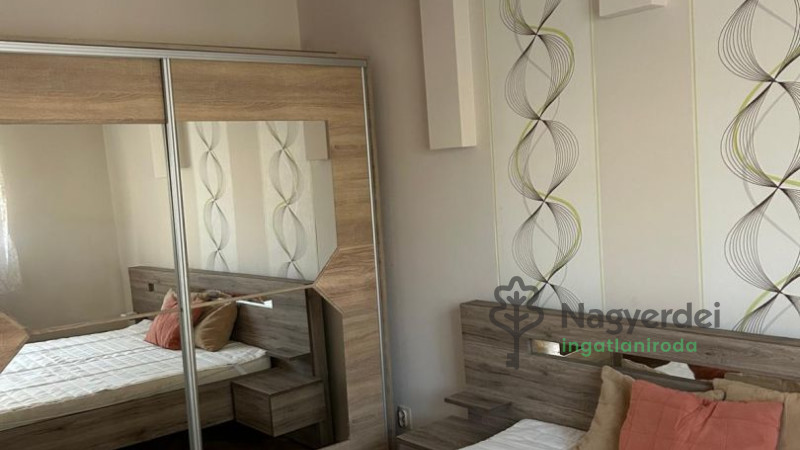Debrecen, Nagyerdő, Lakás, tégla lakás  