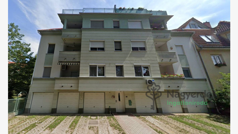 Debrecen, Széchenyikert, Lakás, tégla lakás  
