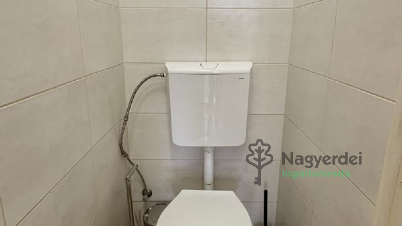 Debrecen, Nagyerdő, Lakás, tégla lakás  