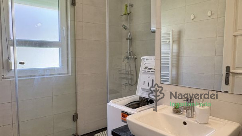 Debrecen, Nagyerdő, Lakás, tégla lakás  