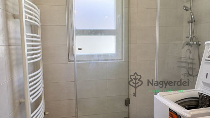 Debrecen, Nagyerdő, Lakás, tégla lakás  