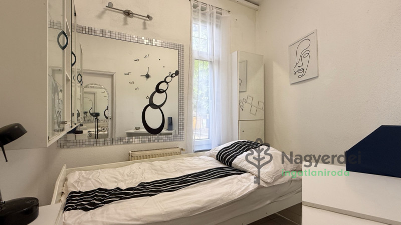 Debrecen, Akadémia kert, Lakás, tégla lakás  