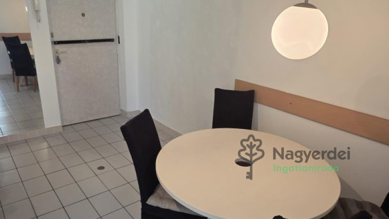Debrecen, Nagyerdőalja, Lakás, tégla lakás  