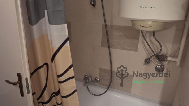 Debrecen, Nagyerdőalja, Lakás, tégla lakás  