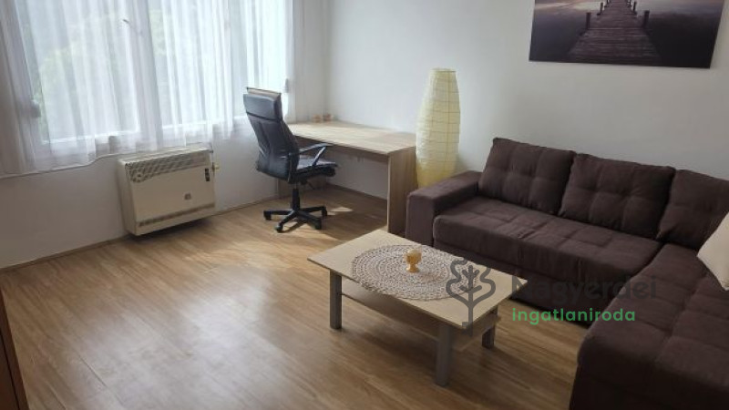 Debrecen, Nagyerdőalja, Lakás, tégla lakás  