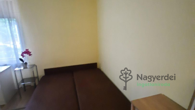 Debrecen, Nagyerdő, Lakás, tégla lakás  