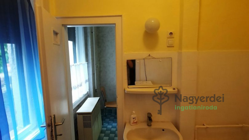 Debrecen, Nagyerdő, Lakás, tégla lakás  